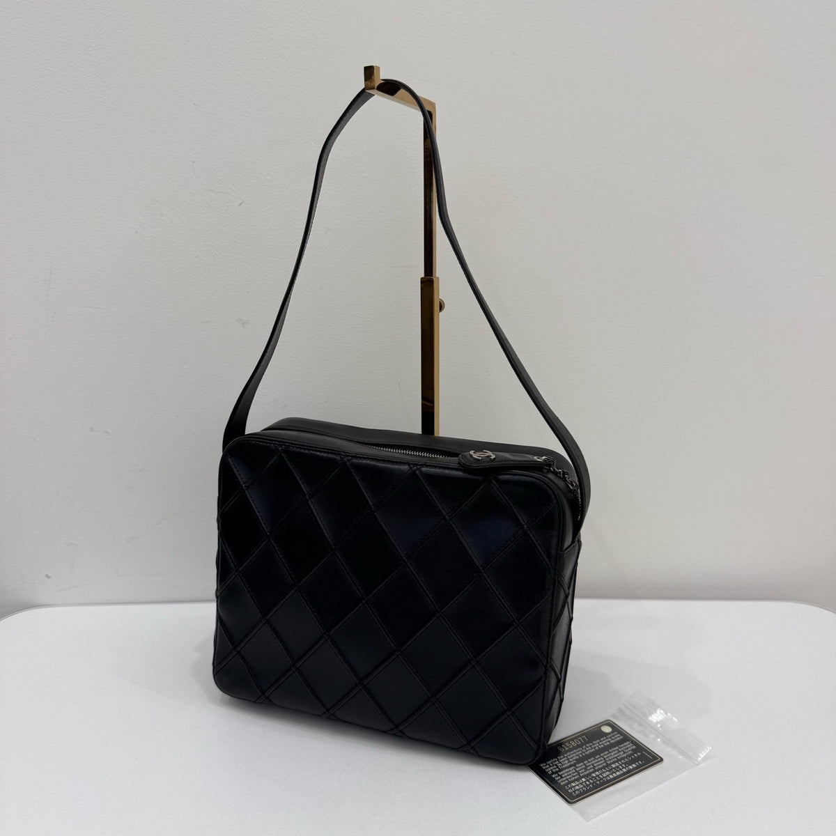 Chanel - Other - Leather - Black - (medium)