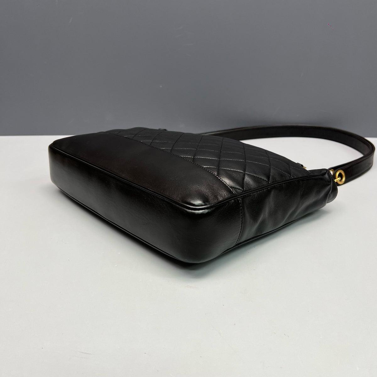 Chanel - Other - Leather - Black - (medium)