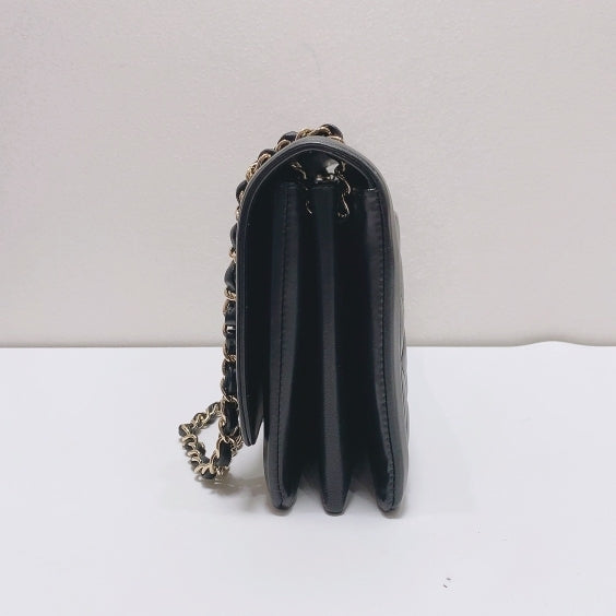Chanel - Other - Leather - Black - (medium)