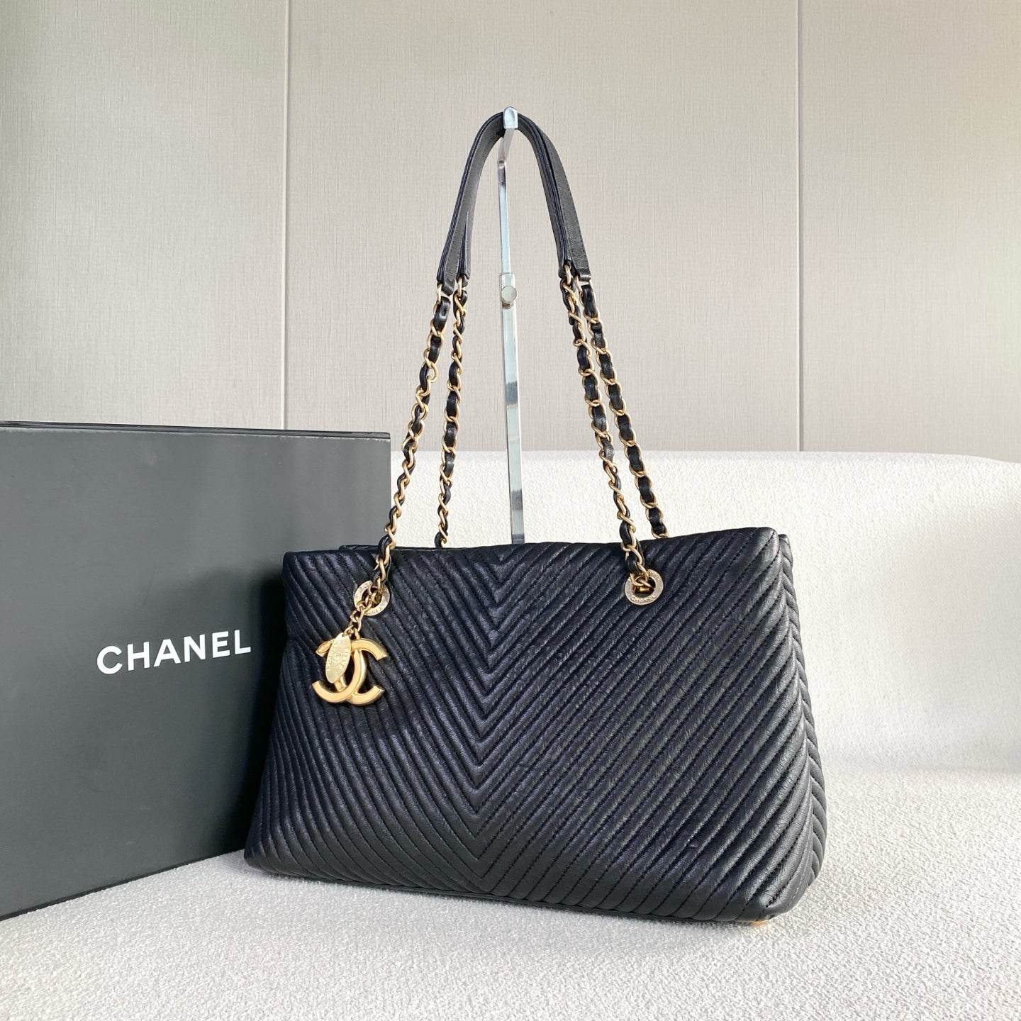 Chanel - Other - Leather - Black - (medium)