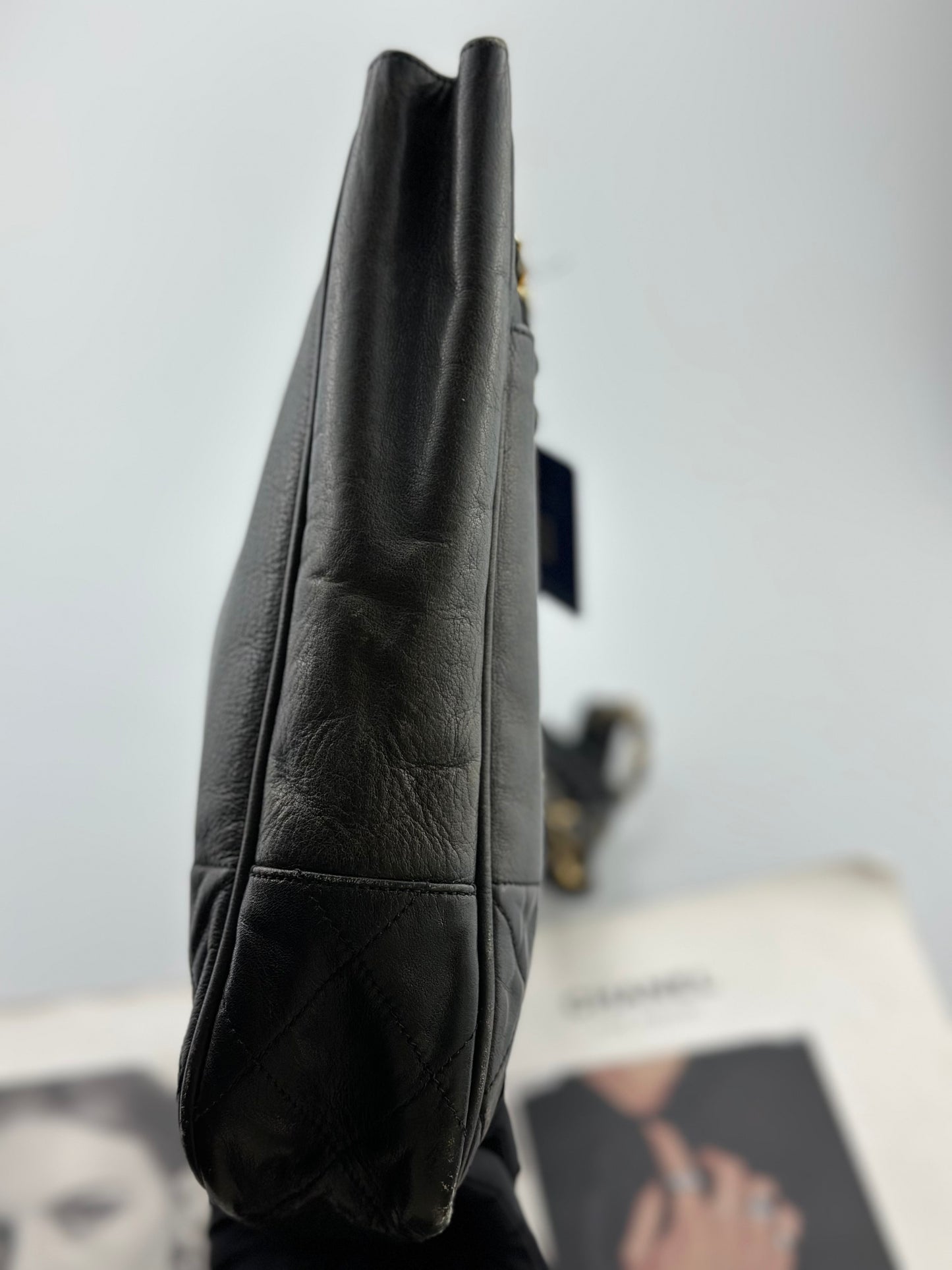 Chanel - Other - Leather - Black - (medium)