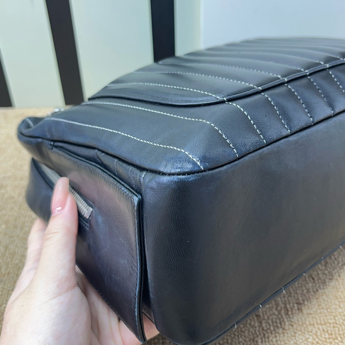Chanel - Other - Leather - Black - (Medium)