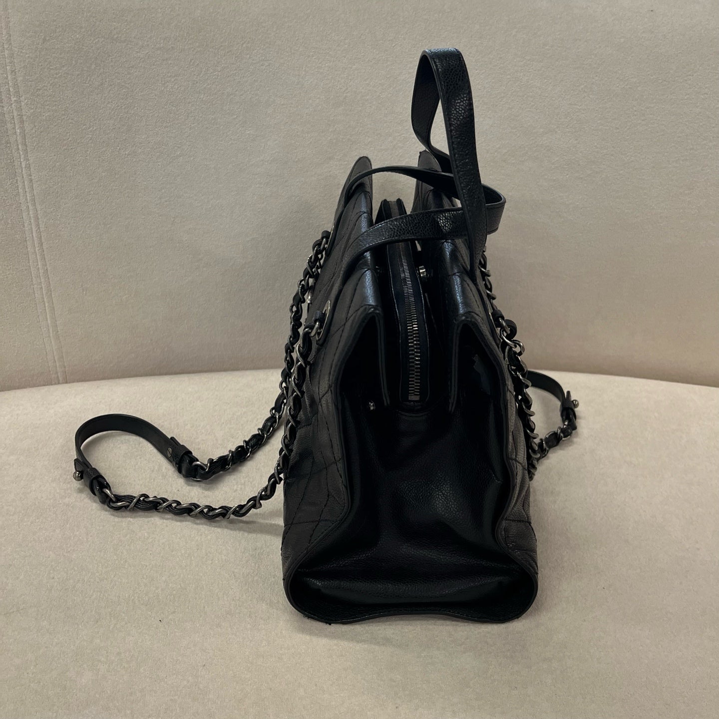 Chanel - Other - Leather - Black - (medium)