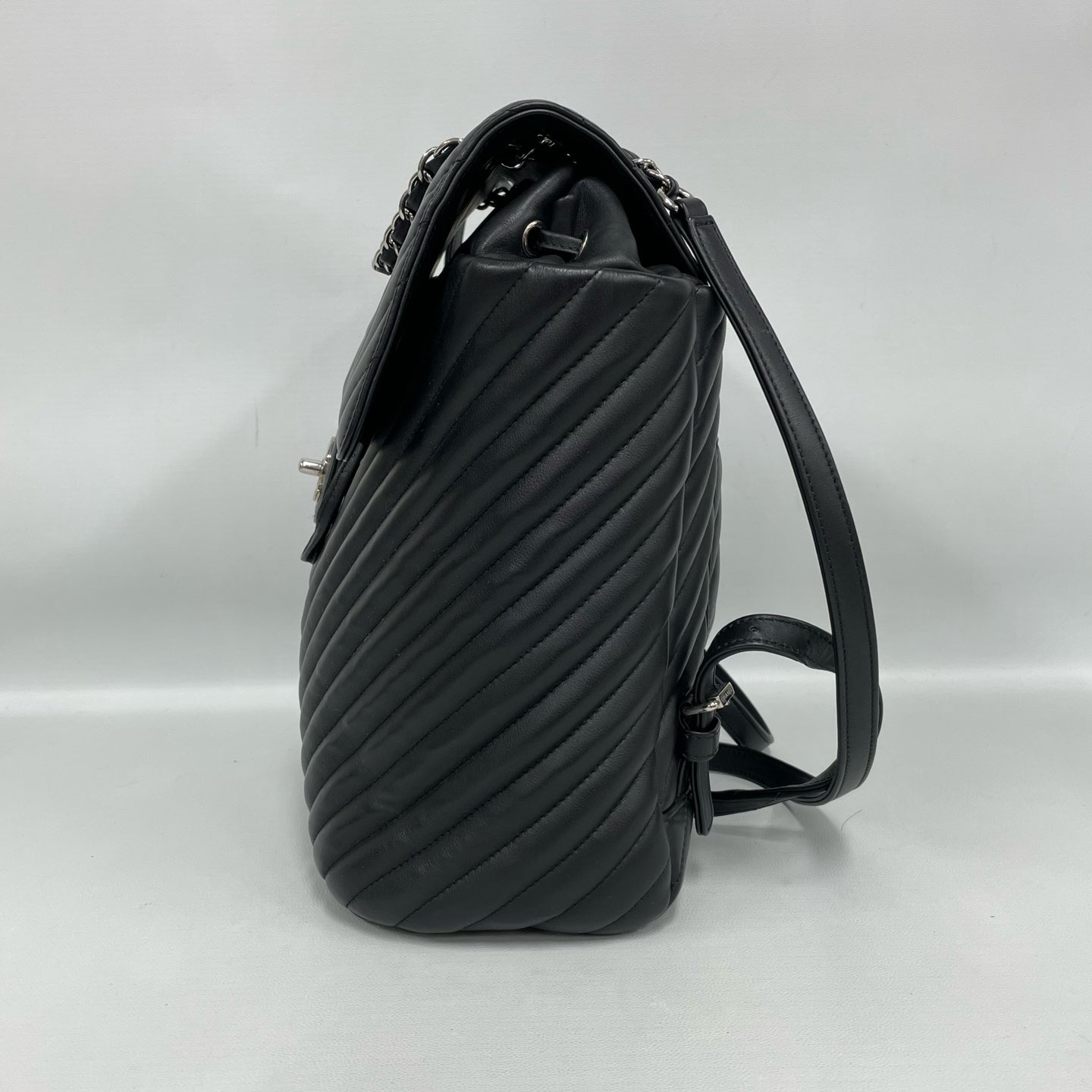 Chanel - Other - Leather - Black - (medium)