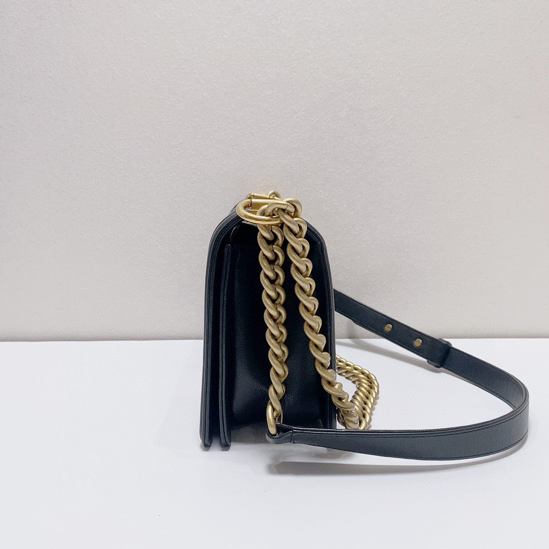 Chanel - Other - Leather - Black - (medium)