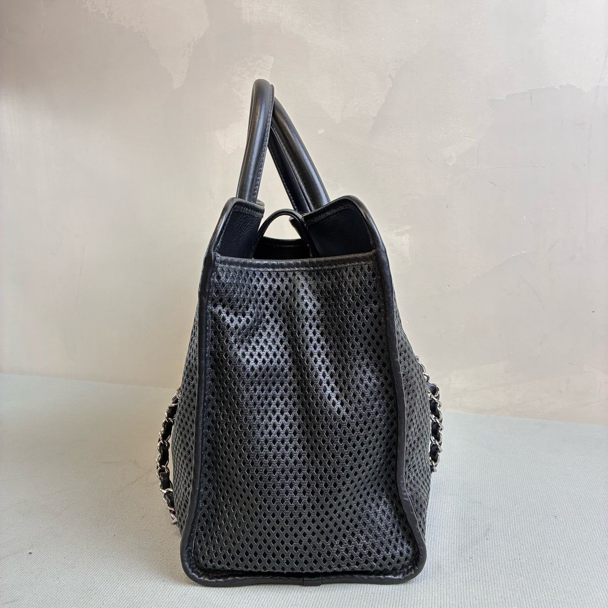 Chanel - Other - Leather - Black - (Medium)
