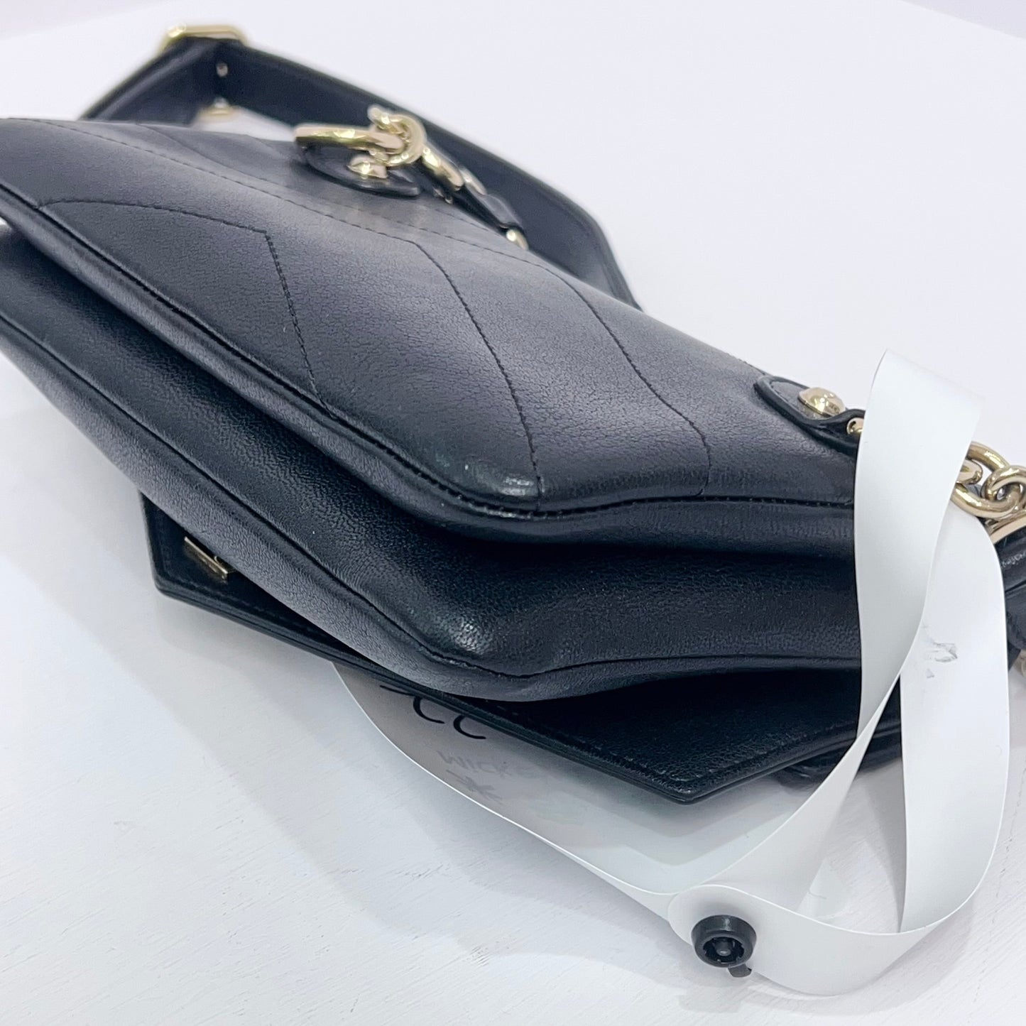 Chanel - Other - Leather - Black - (medium)