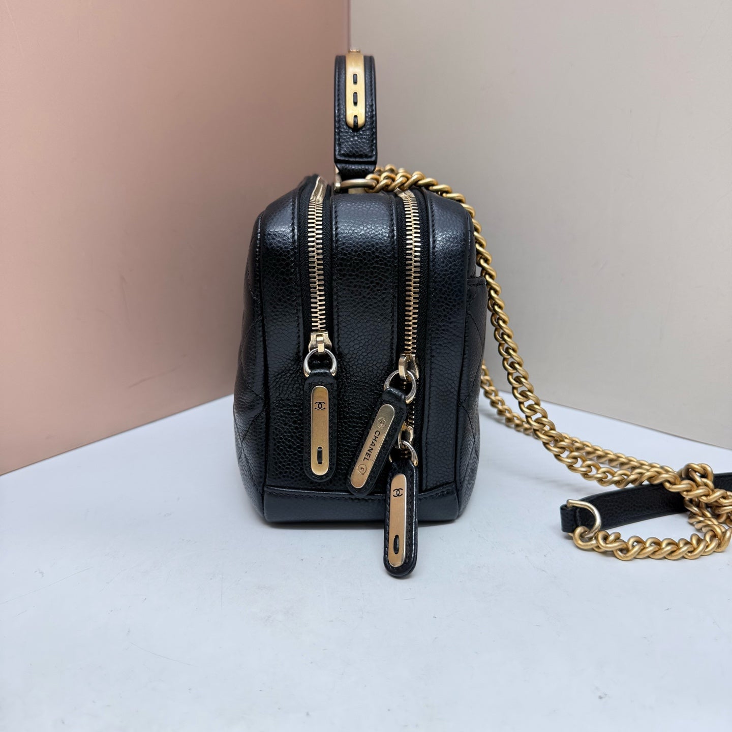 Chanel - Other - Leather - Black - (medium)