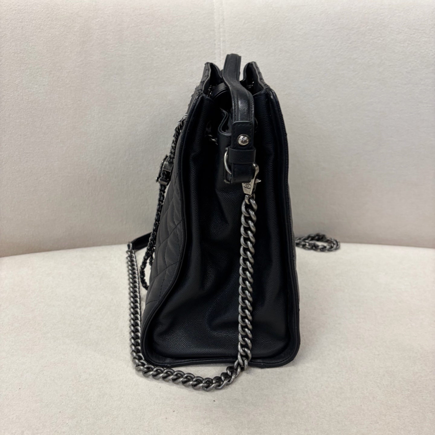 Chanel - Other - Leather - Black - (medium)