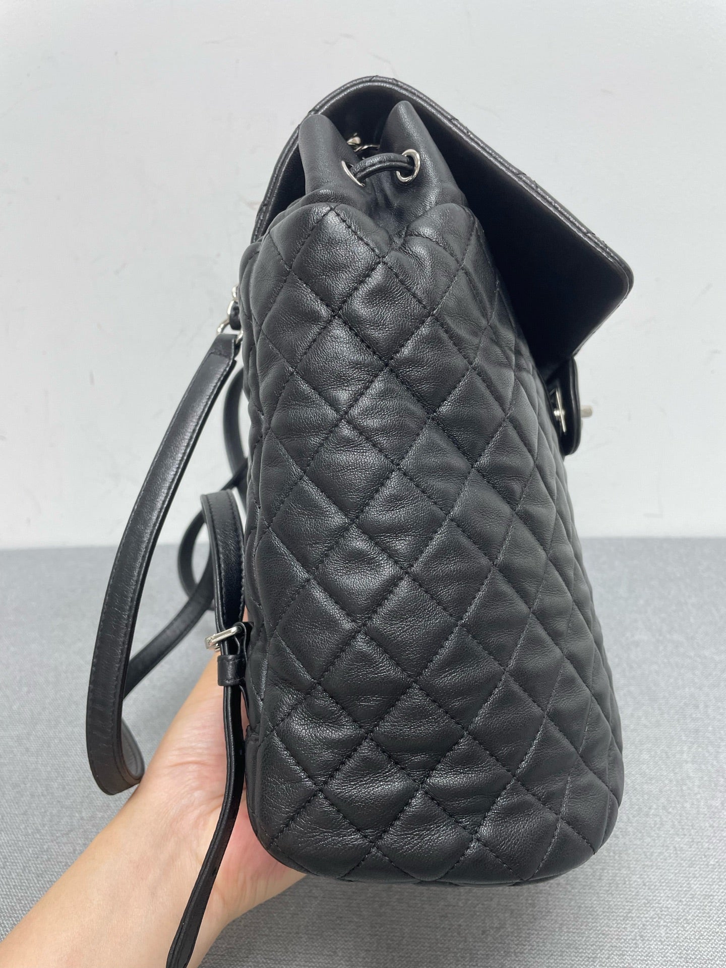 Chanel - Other - Leather - Black - (medium)