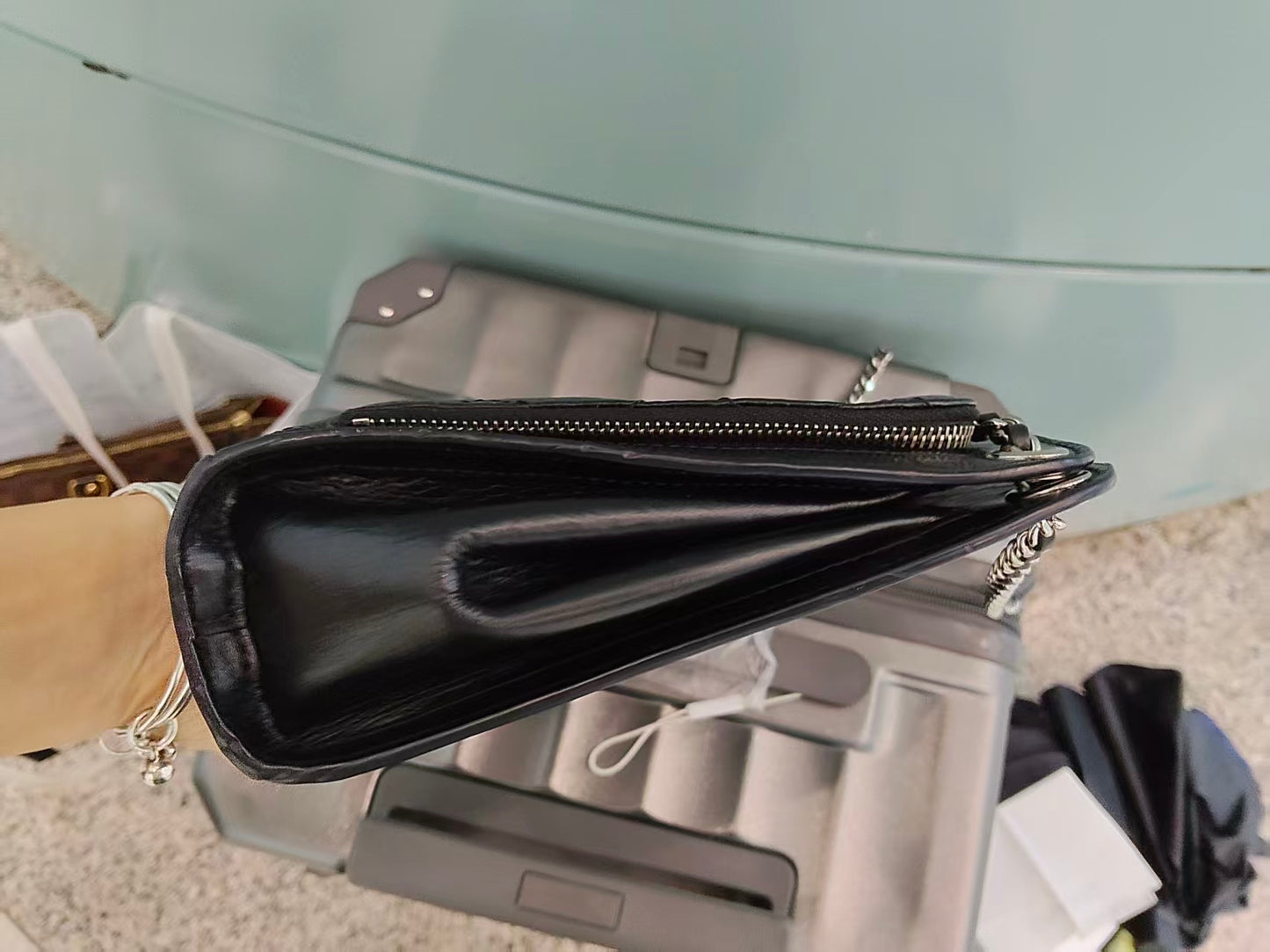 Chanel - Other - Leather - Black - (medium)
