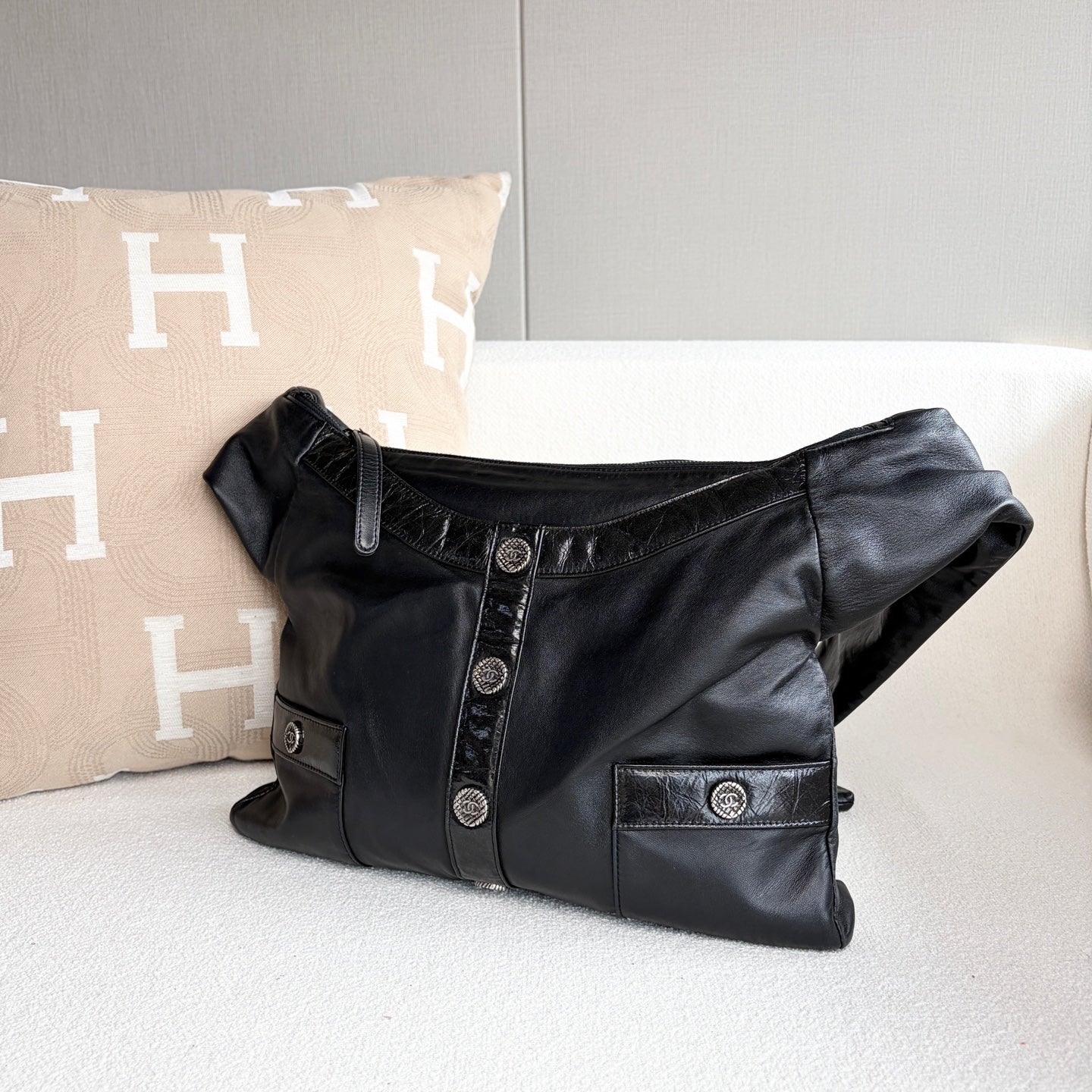 Chanel - Other - Leather - Black - (medium)