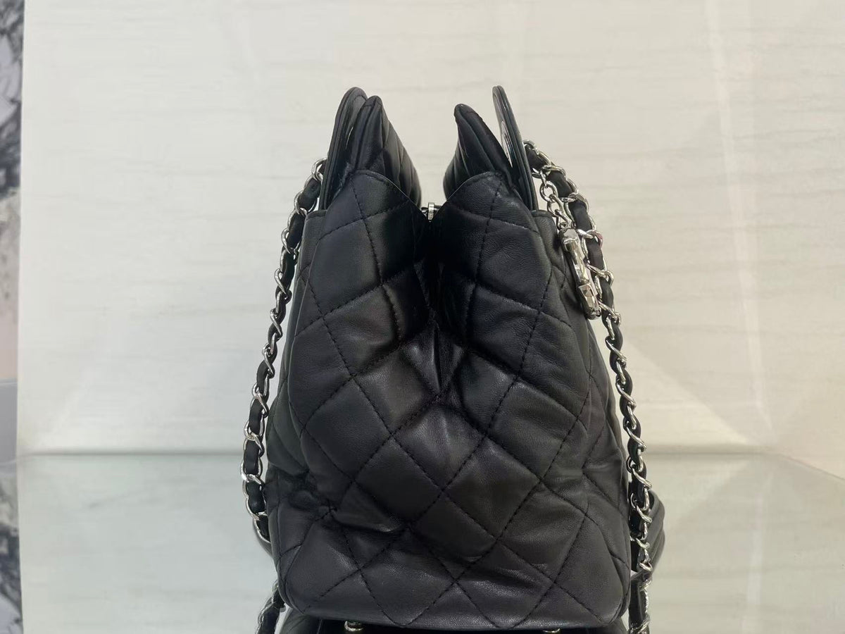 Chanel - Other - Leather - Black - (medium)