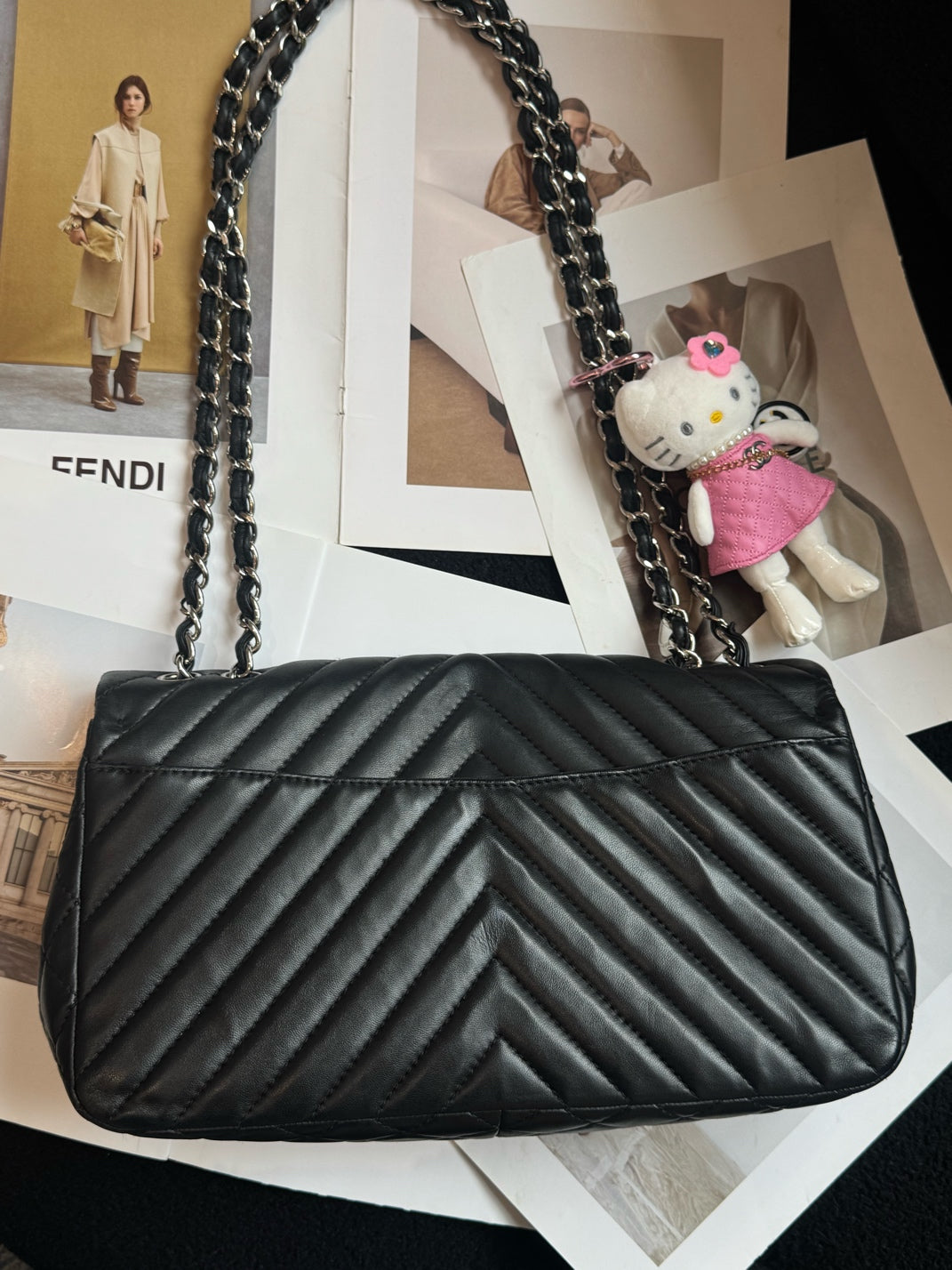 Chanel - Other - Leather - Black - (Medium)