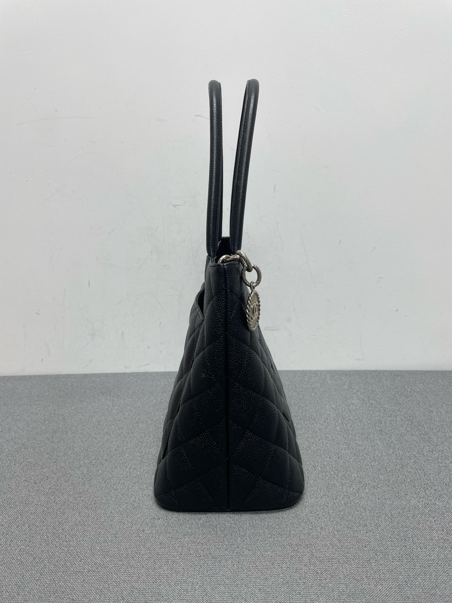 Chanel - Other - Leather - Black - (medium)