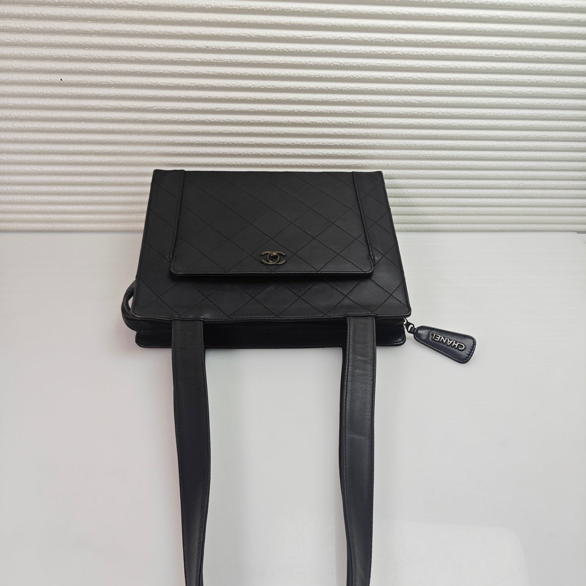 Chanel - Other - Leather - Black - (medium)
