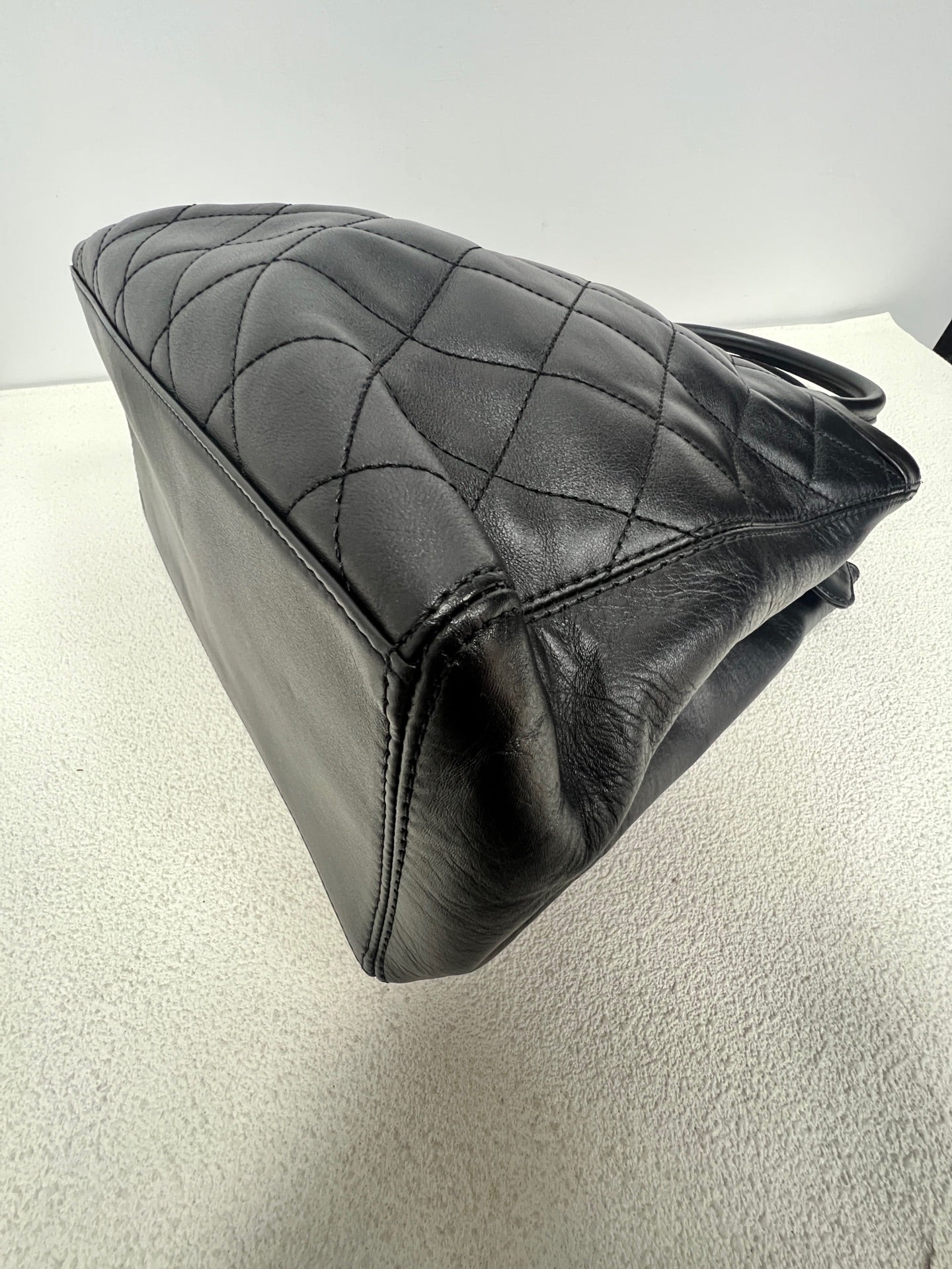 Chanel - Other - Leather - Black - (medium)