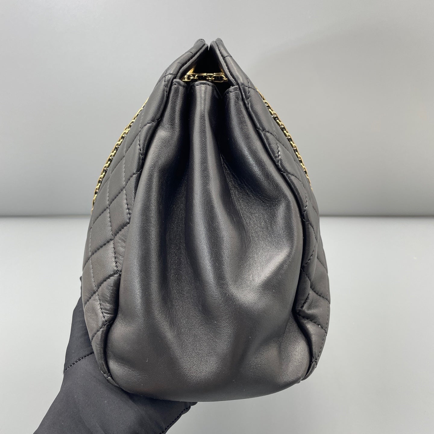 Chanel - Other - Leather - Black - (medium)