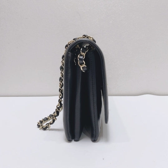 Chanel - Other - Leather - Black - (medium)