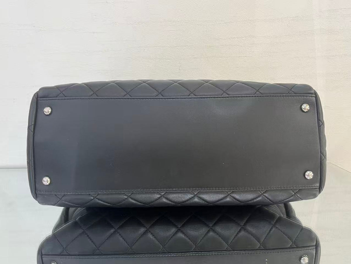 Chanel - Other - Leather - Black - (medium)