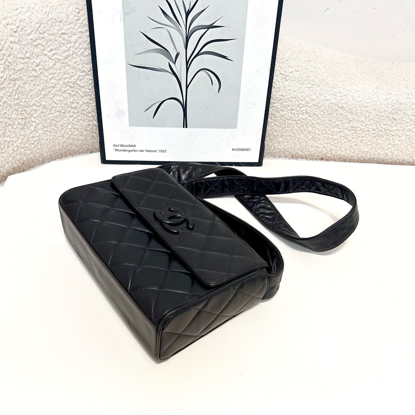 Chanel - Other - Leather - Black - (medium)