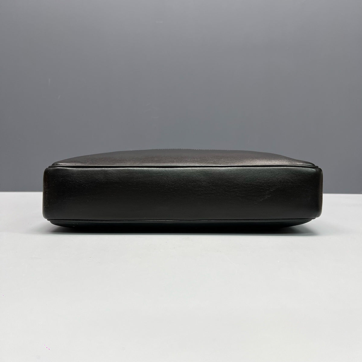 Chanel - Other - Leather - Black - (medium)