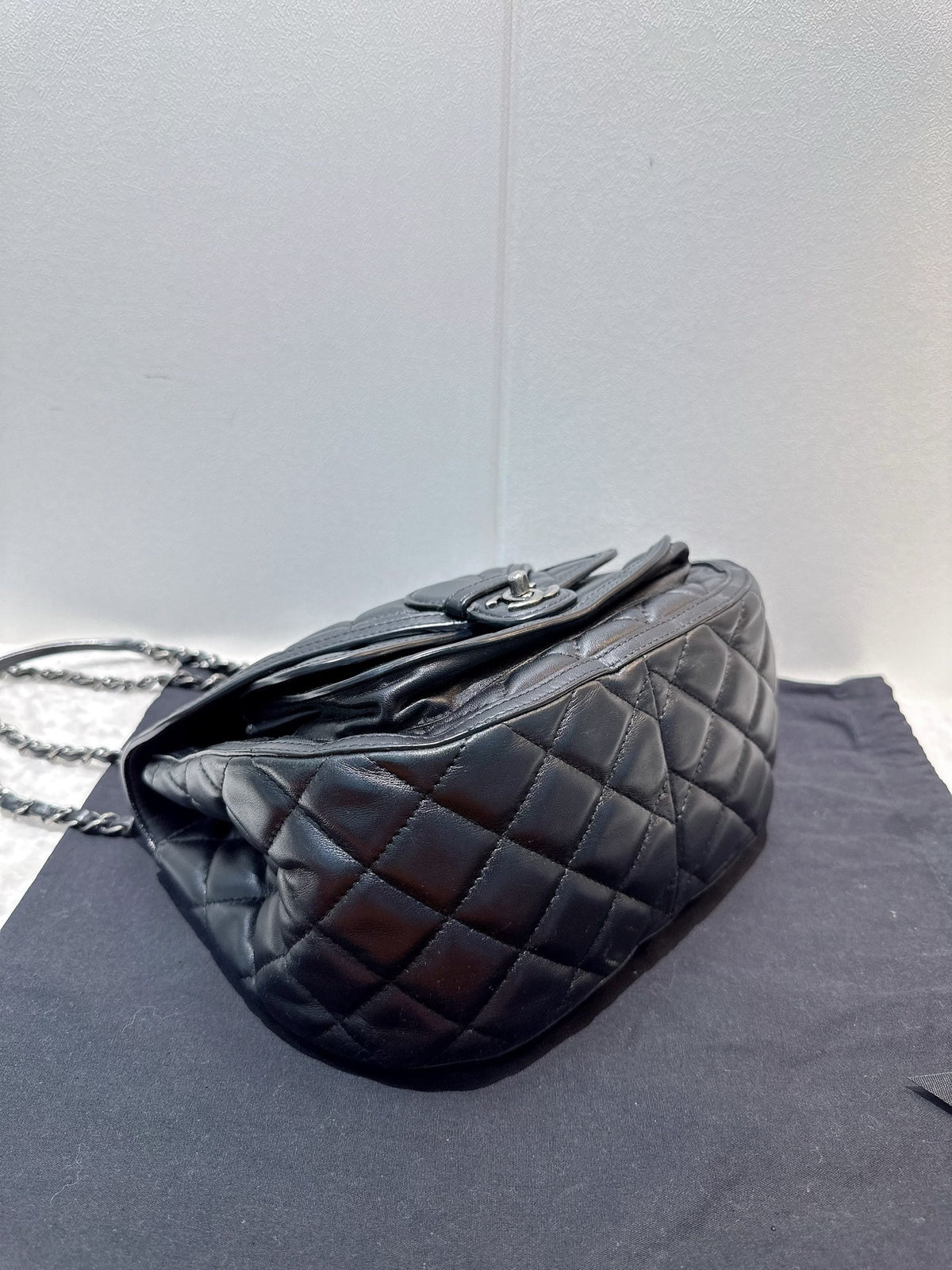 Chanel - Other - Leather - Black - (medium)