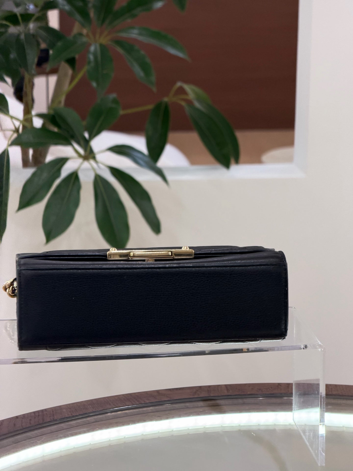 Chanel - Other - Leather - Black - (medium)