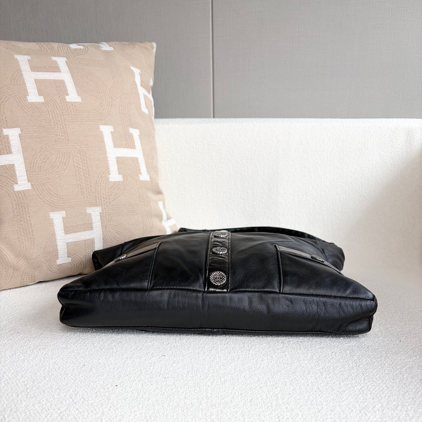 Chanel - Other - Leather - Black - (medium)