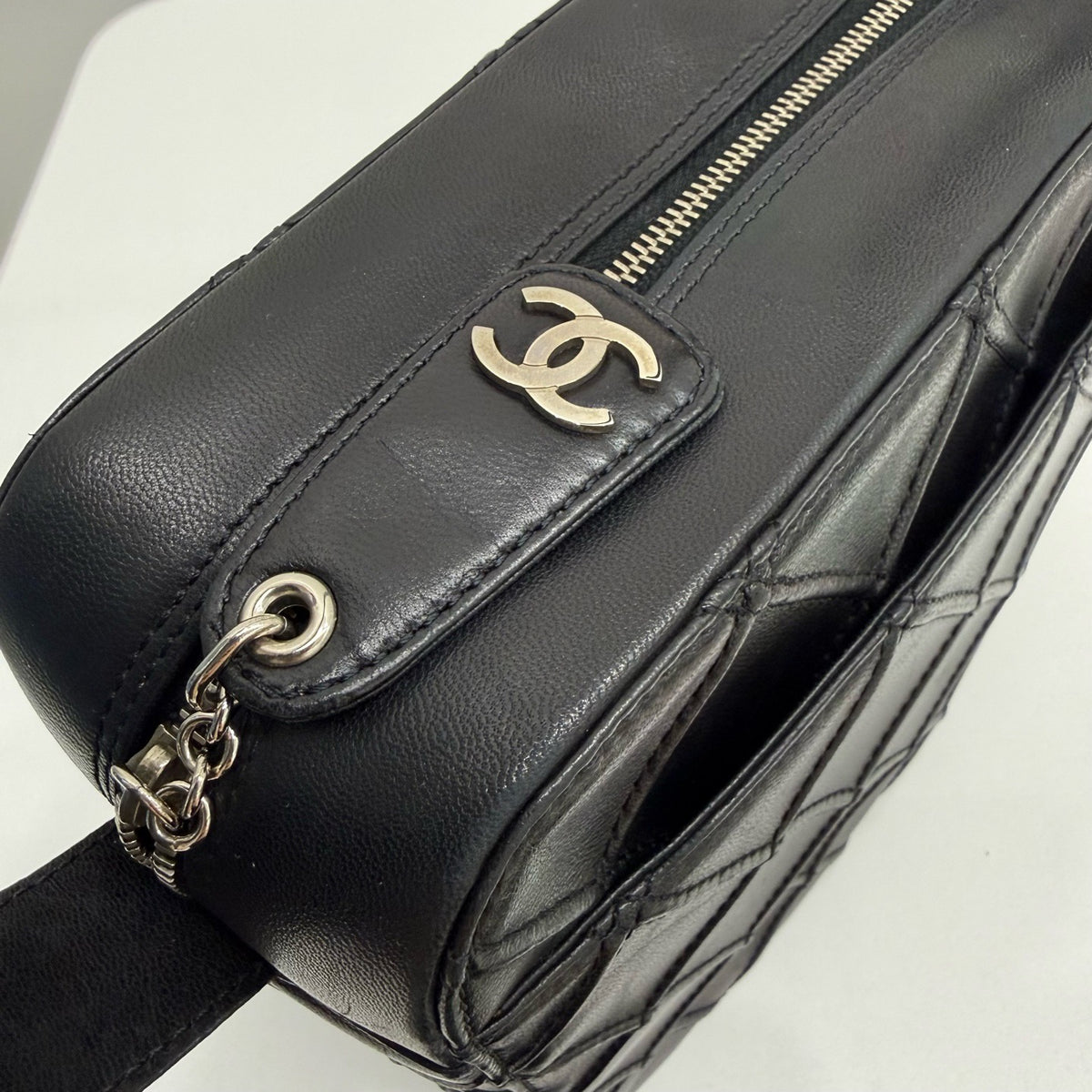 Chanel - Other - Leather - Black - (medium)
