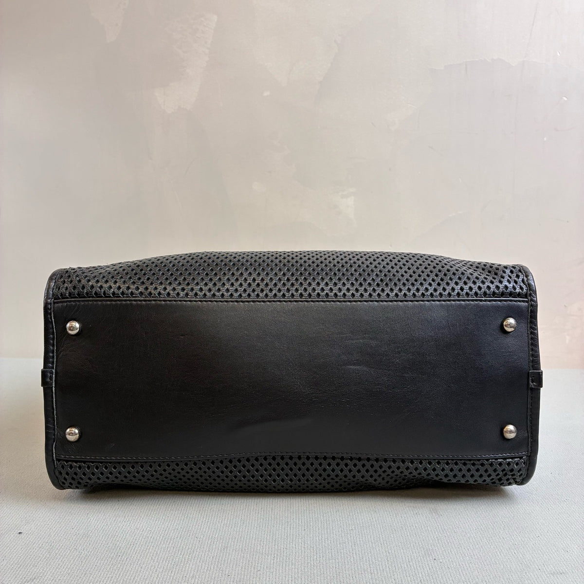 Chanel - Other - Leather - Black - (Medium)
