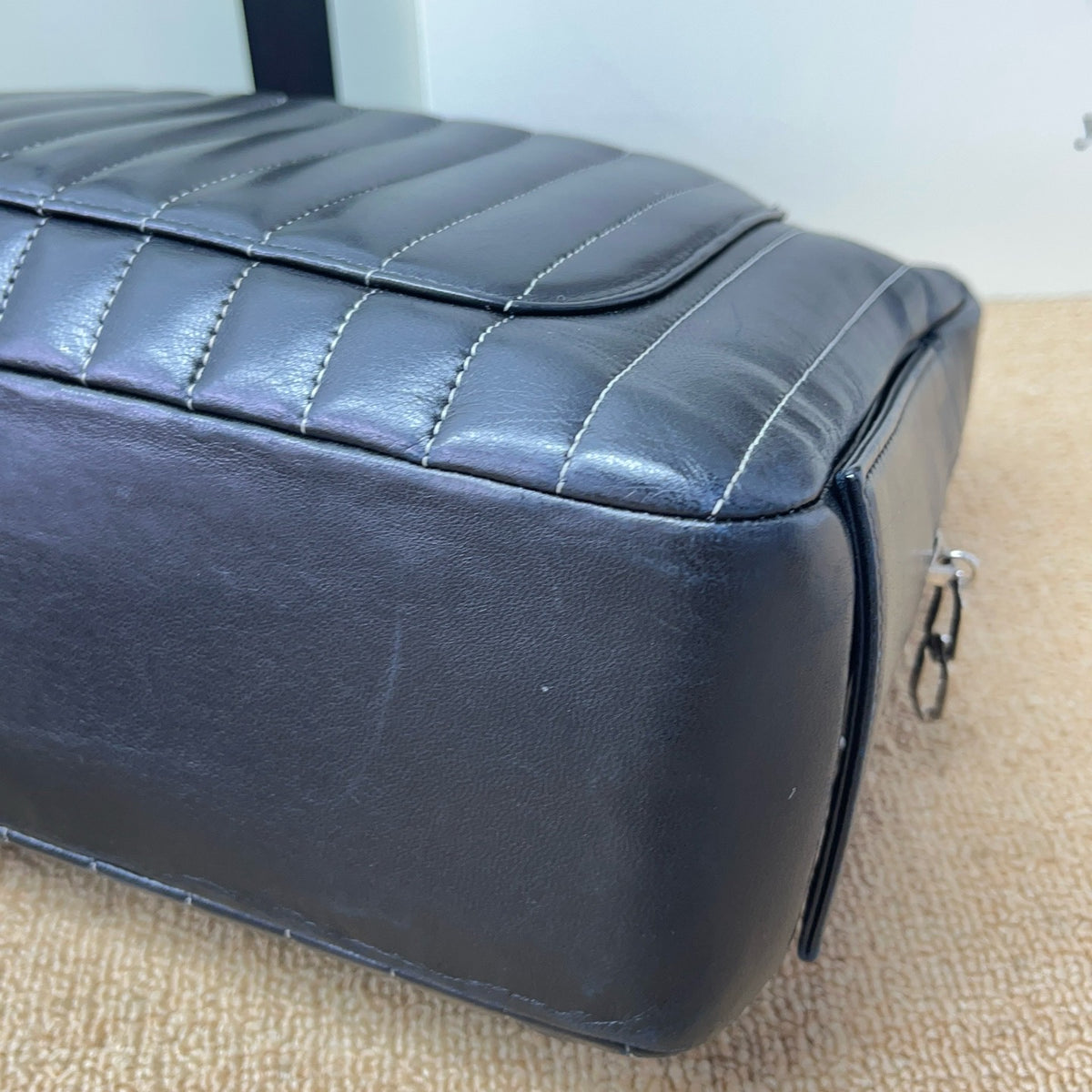 Chanel - Other - Leather - Black - (Medium)