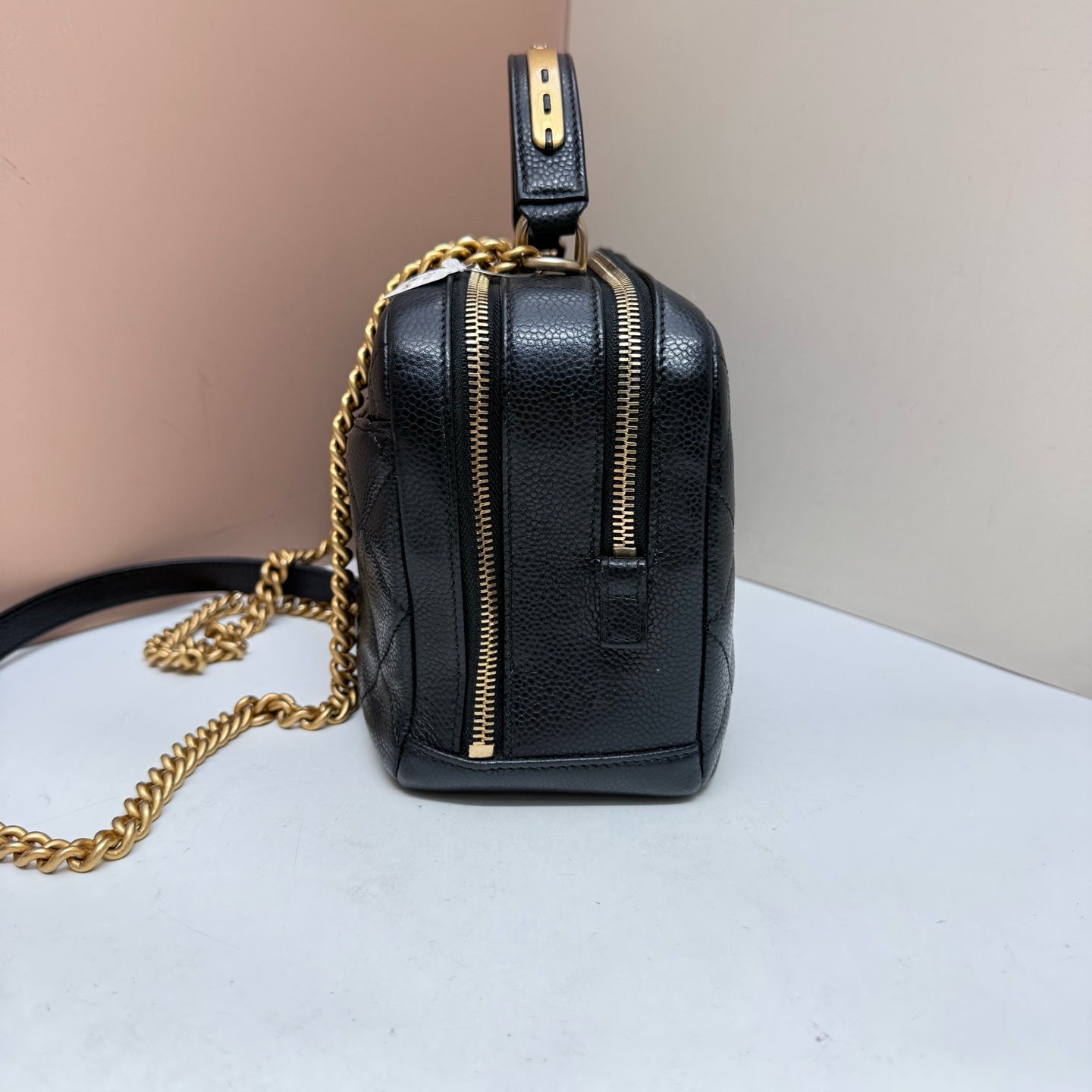 Chanel - Other - Leather - Black - (medium)