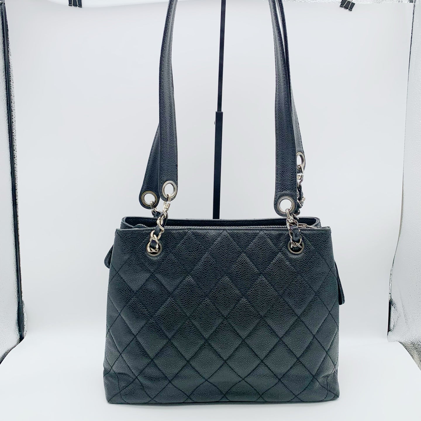Chanel - Other - Leather - Black - (medium)