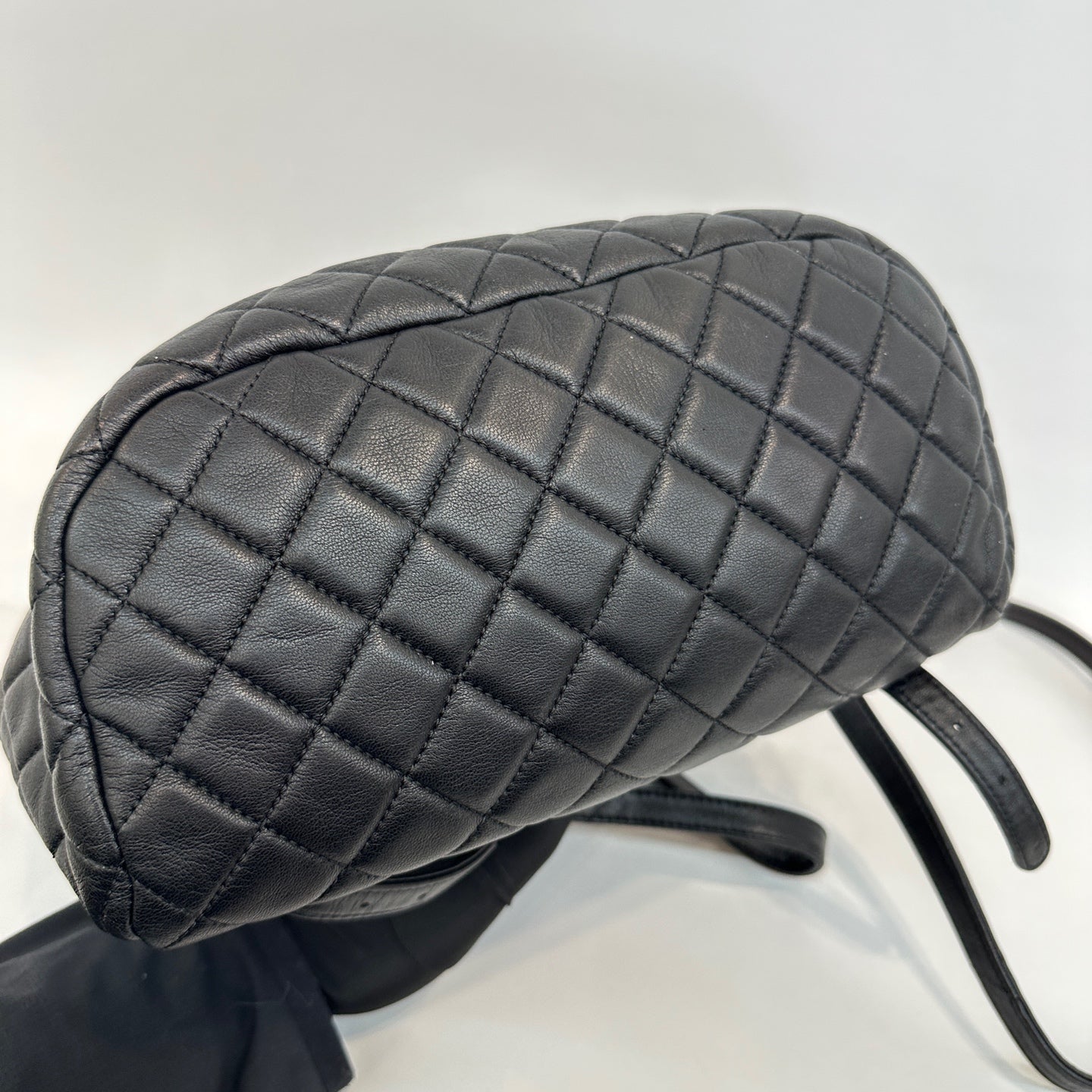 Chanel - Other - Leather - Black - (medium)