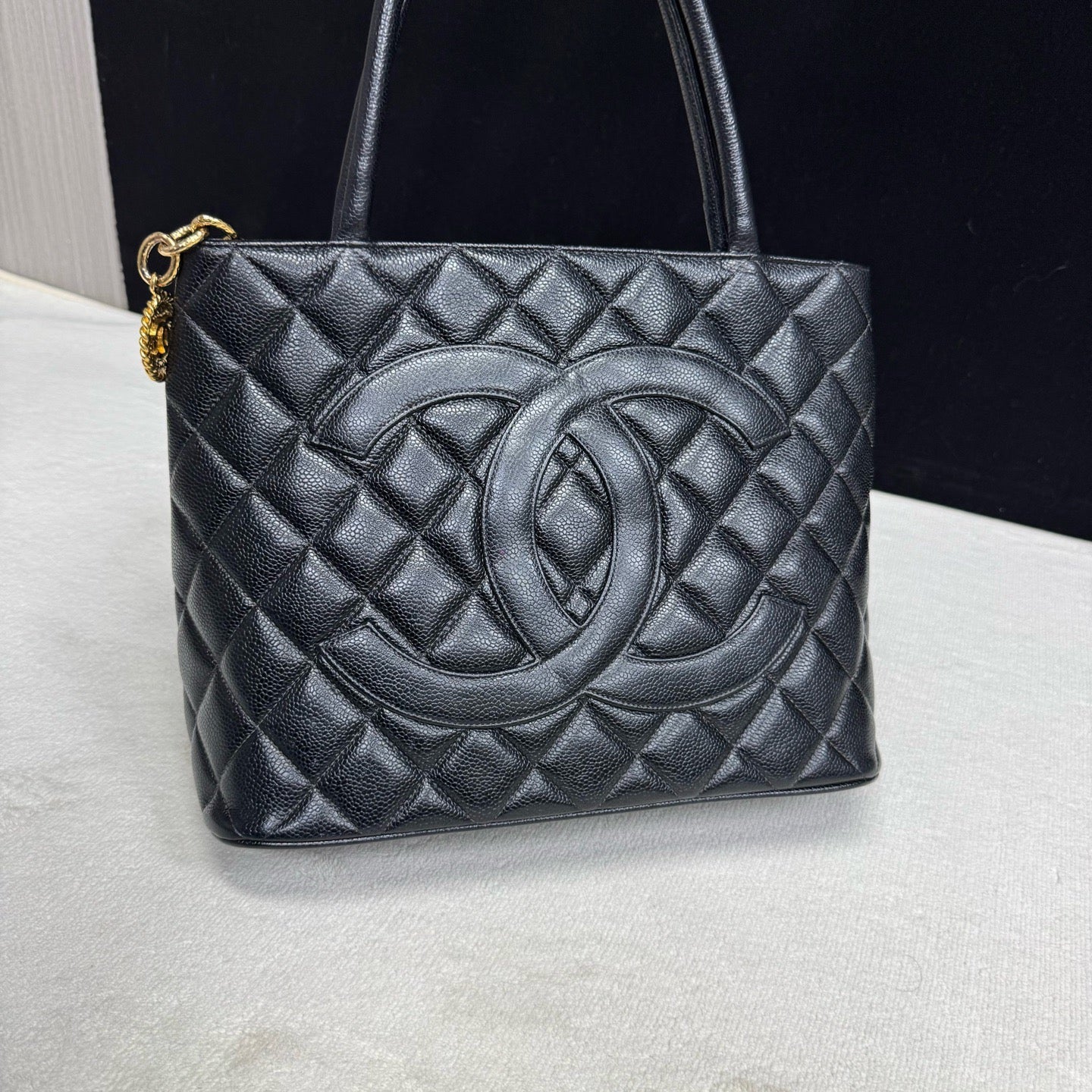 Chanel - Other - Leather - Black - (medium)