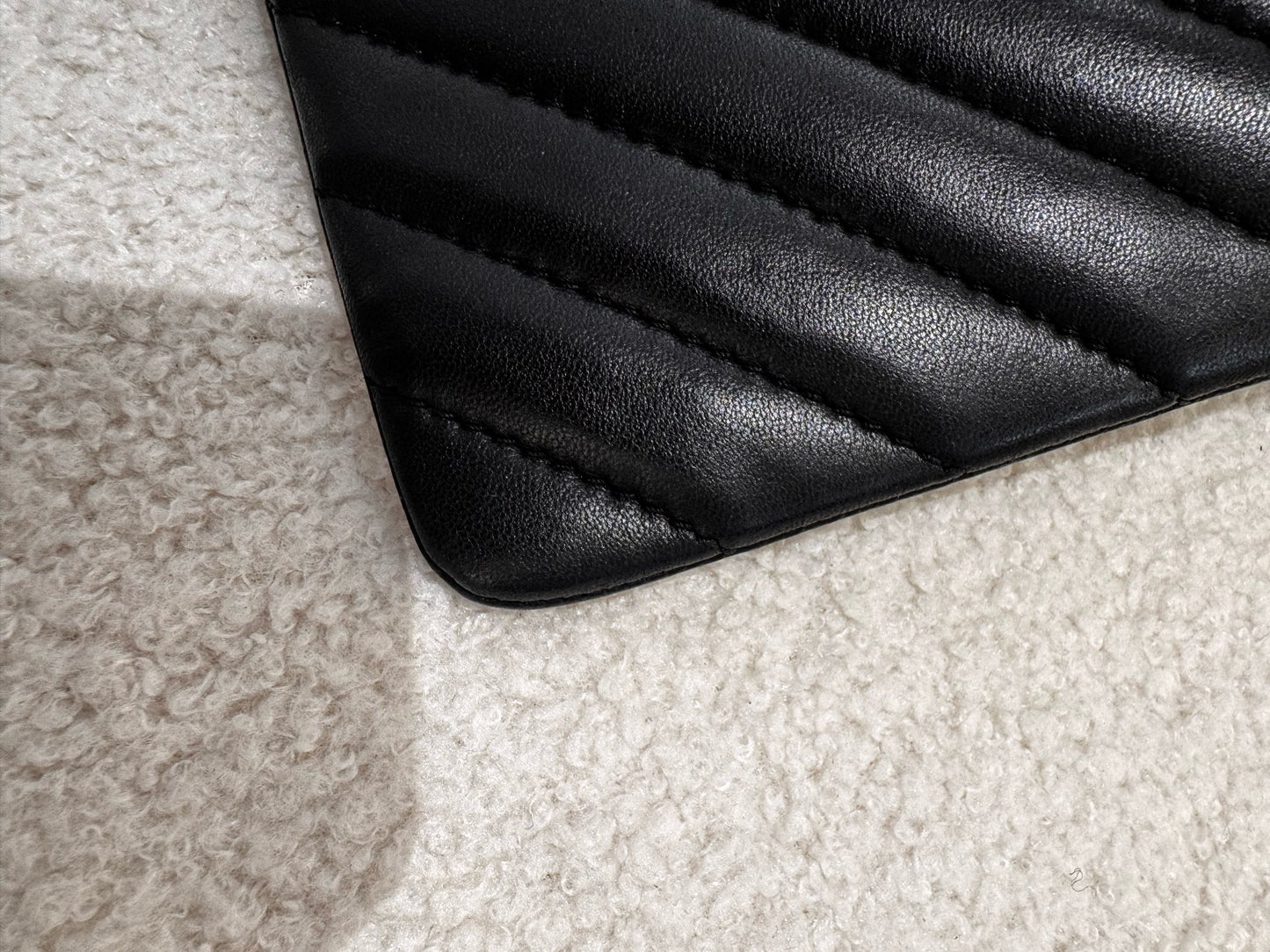 Chanel - Other - Leather - Black - (Medium)