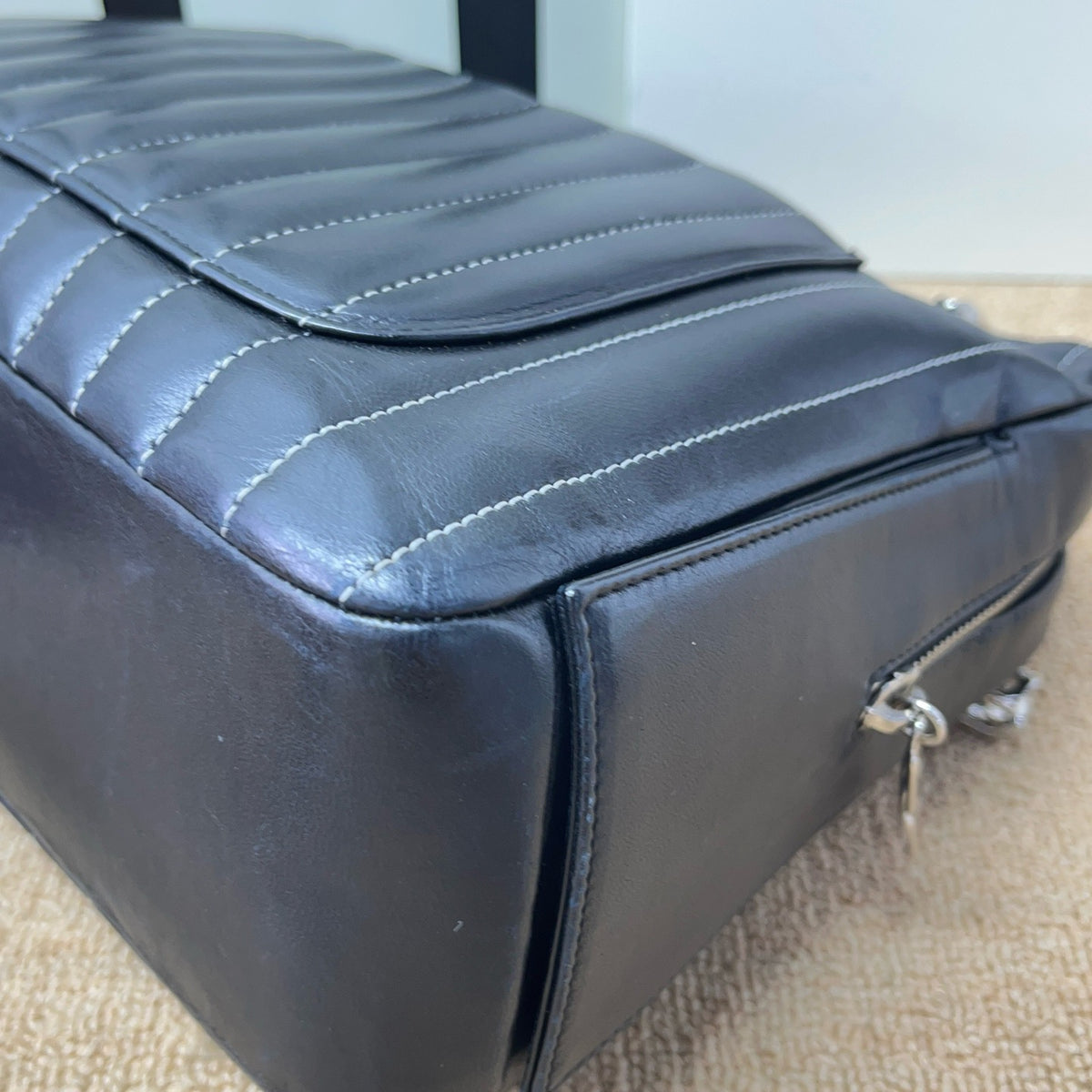 Chanel - Other - Leather - Black - (Medium)