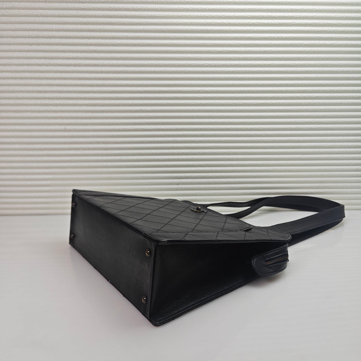 Chanel - Other - Leather - Black - (medium)