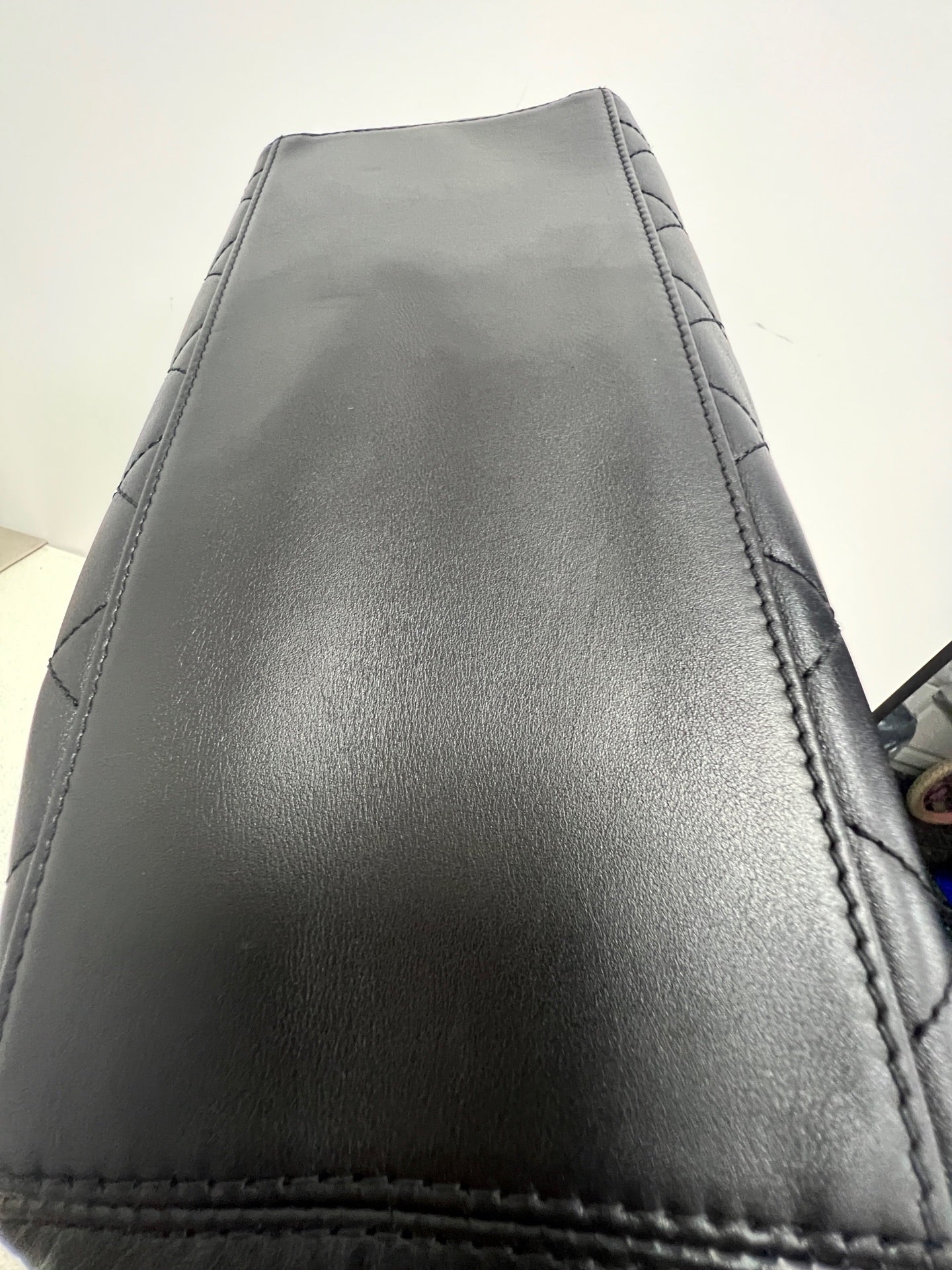 Chanel - Other - Leather - Black - (medium)