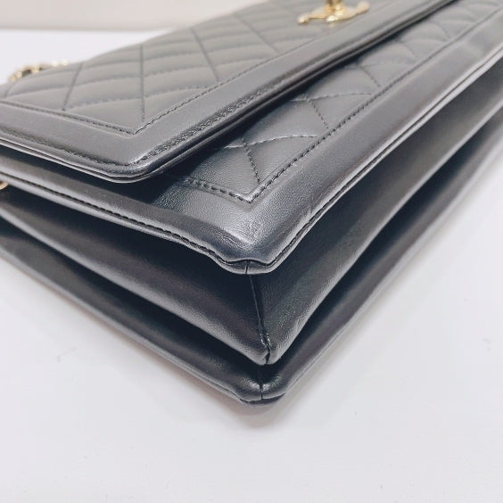 Chanel - Other - Leather - Black - (medium)