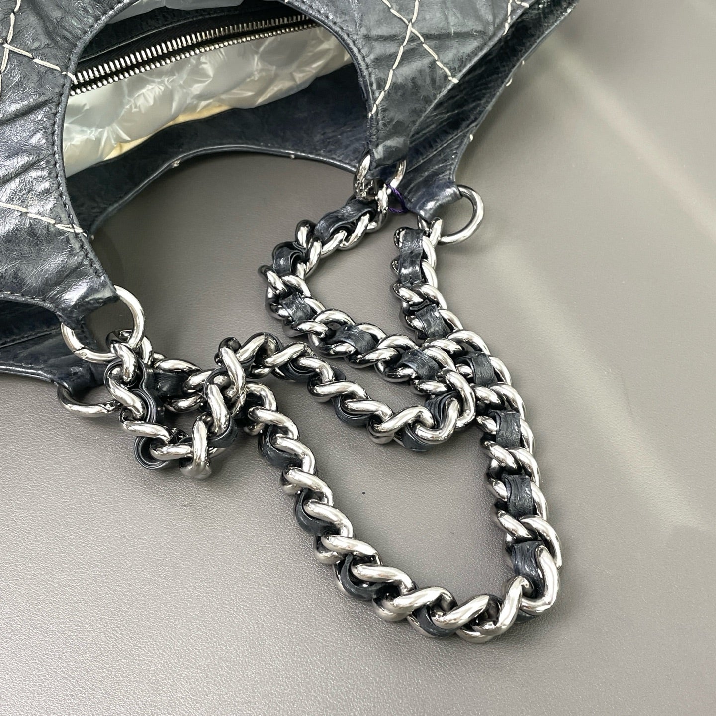 Chanel - Other - Leather - Black - (Medium)