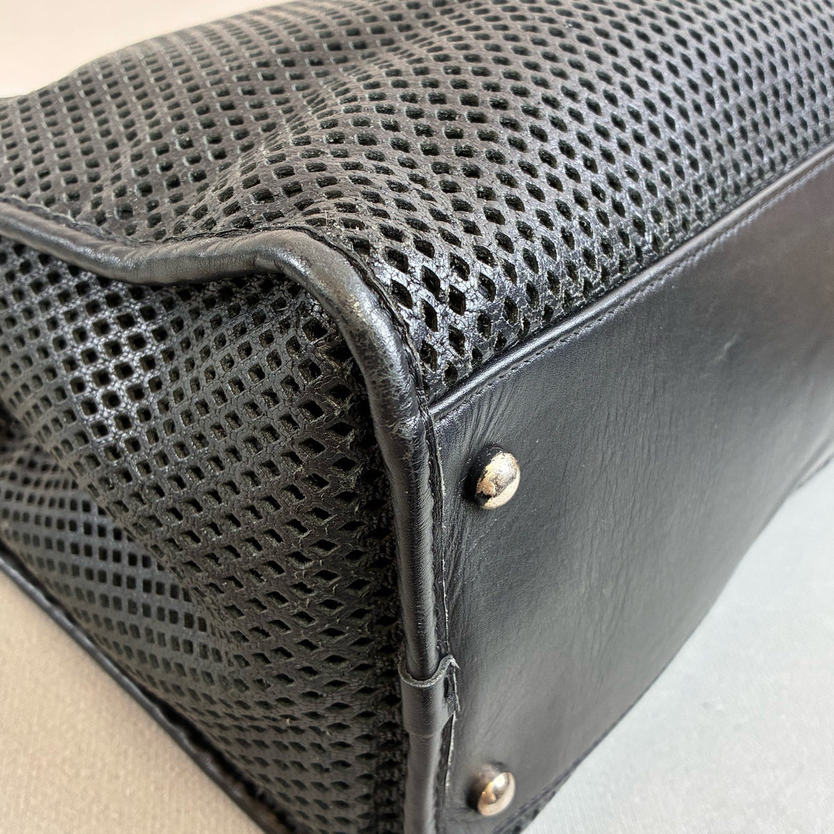 Chanel - Other - Leather - Black - (Medium)