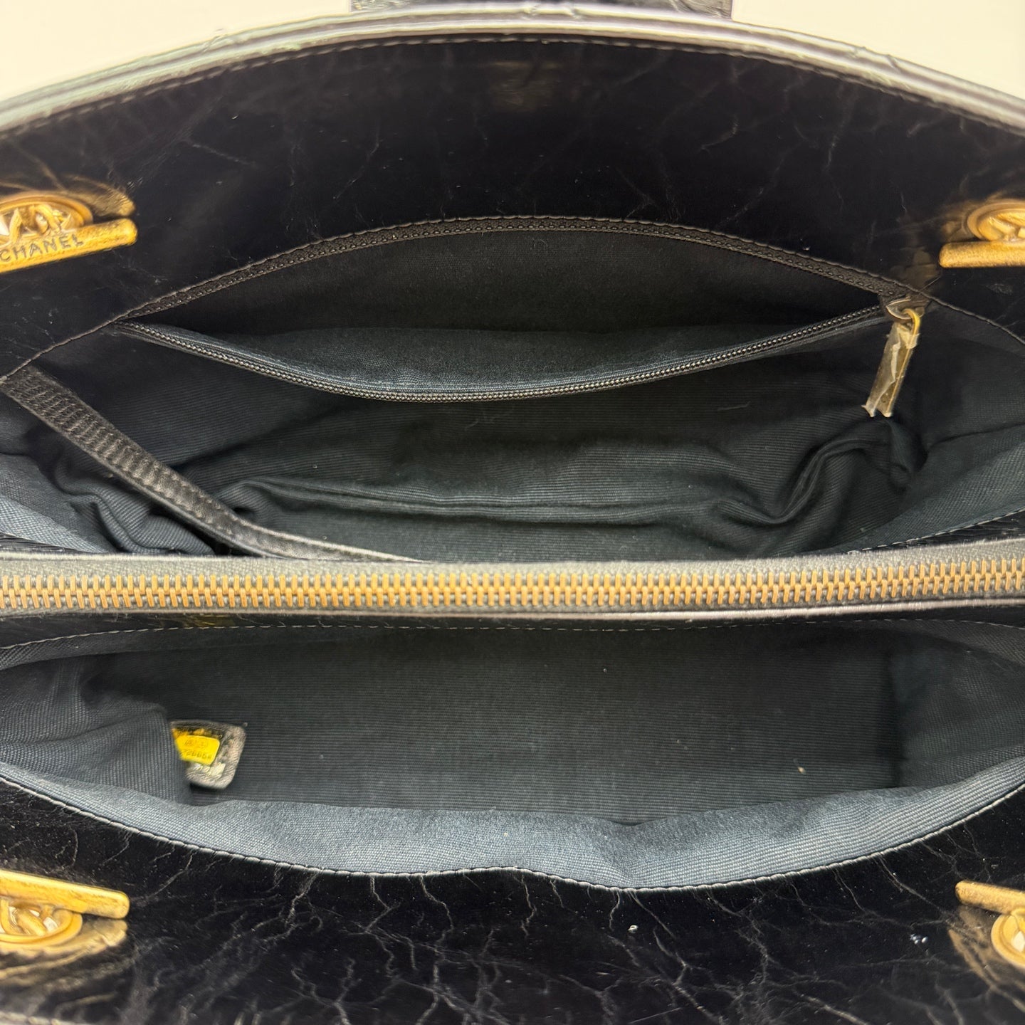 Chanel - Other - Leather - Black - (medium)