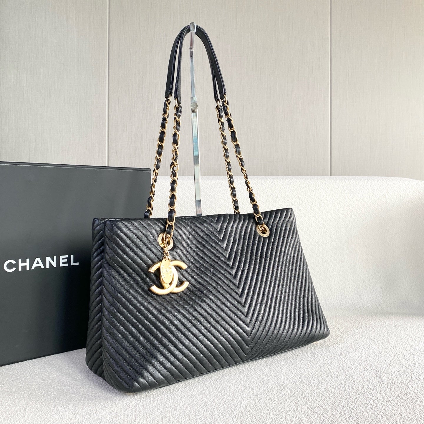 Chanel - Other - Leather - Black - (medium)
