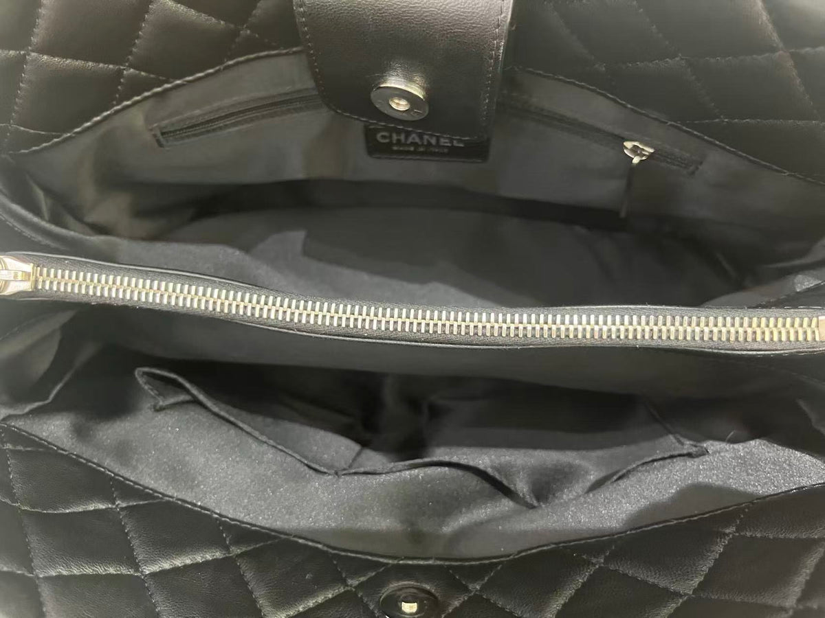 Chanel - Other - Leather - Black - (medium)