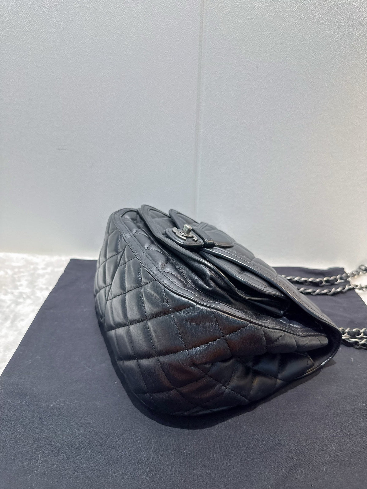 Chanel - Other - Leather - Black - (medium)