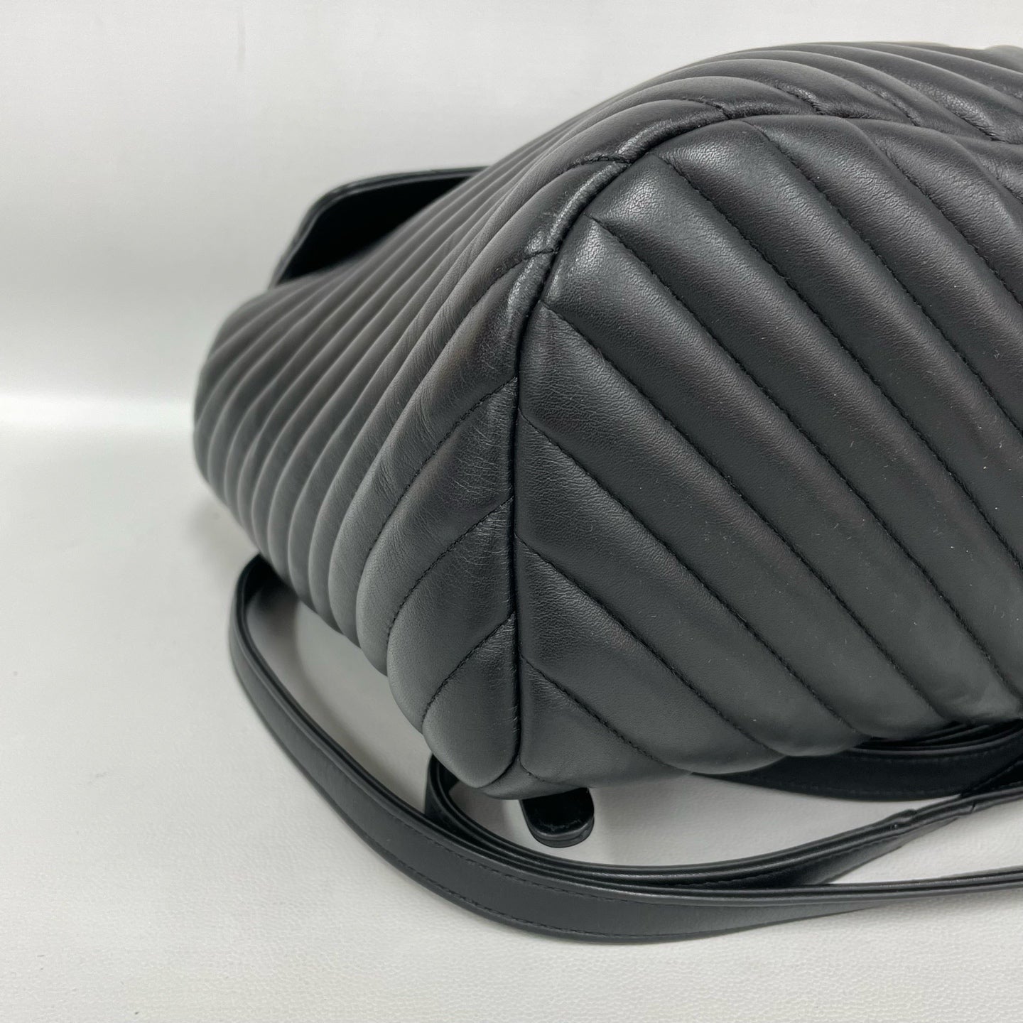 Chanel - Other - Leather - Black - (medium)