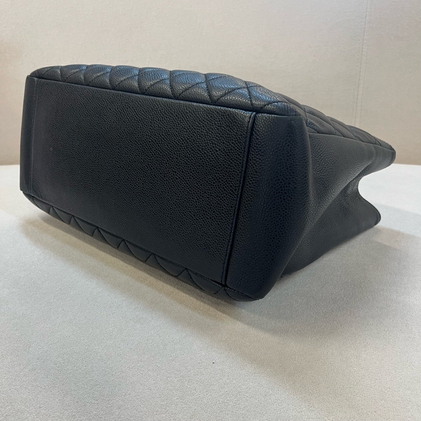 Chanel - Other - Leather - Black - (medium)