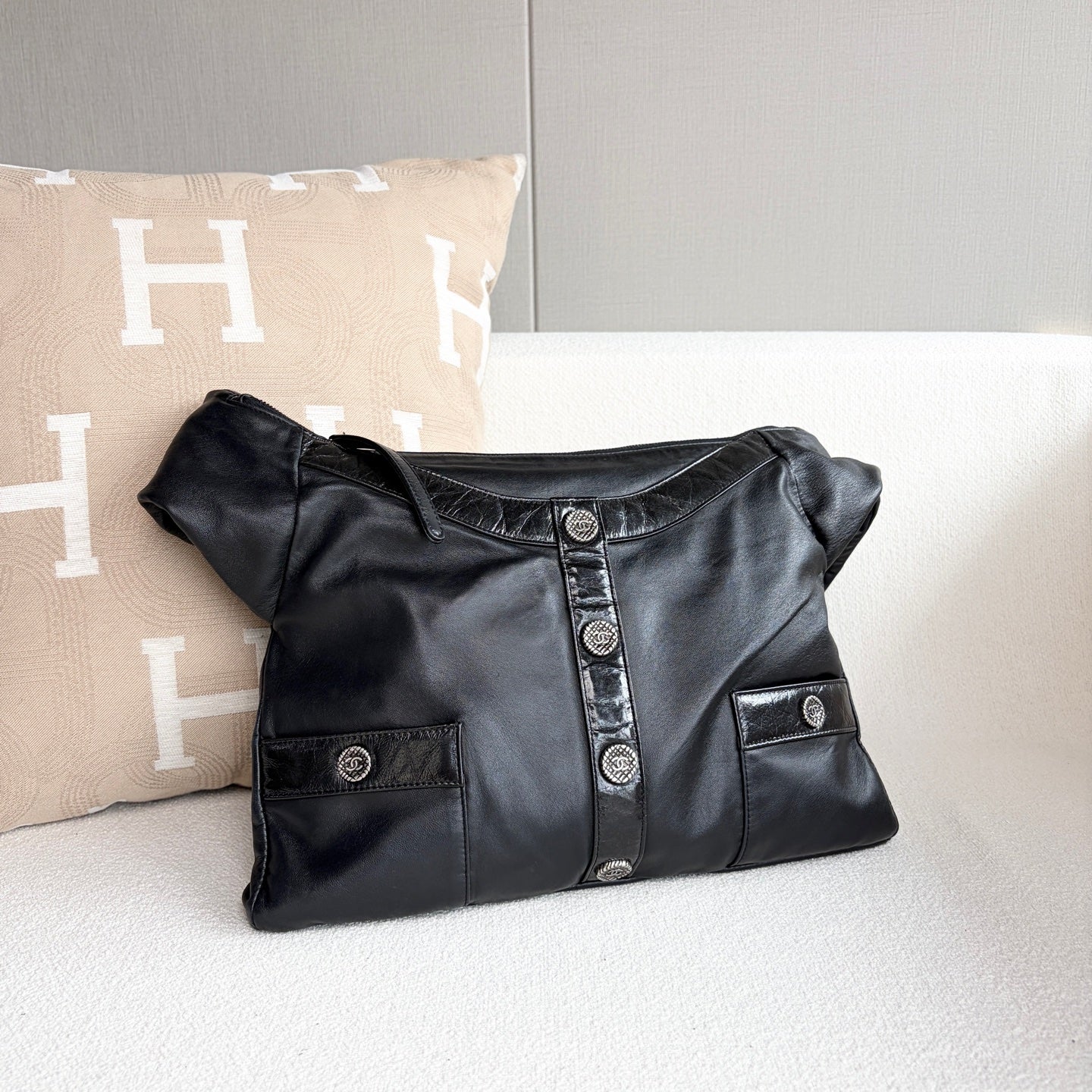 Chanel - Other - Leather - Black - (medium)